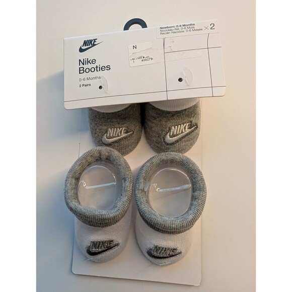 Nike Baby Booties 2 Pair  0 - 6 Months White & Gray - Picture 1 of 3